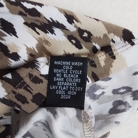 Rafaela Casual Blouse Size Small‎ in Leopard Print - Picture 11 of 11